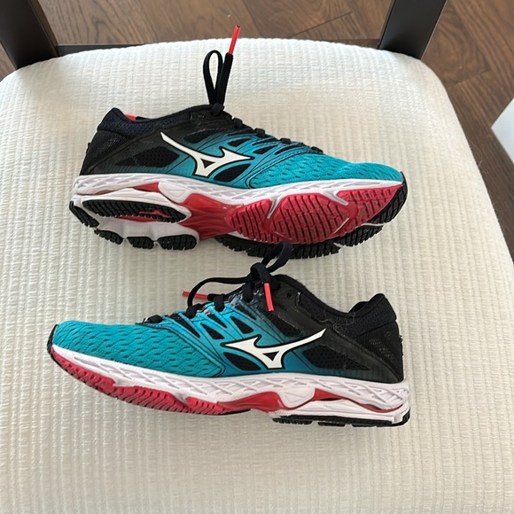 Mizuno Wave Shadow 2 size 6 - Picture 3 of 8